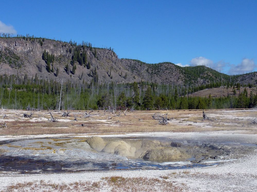 Yellowstone Biscuit basin (38).JPG